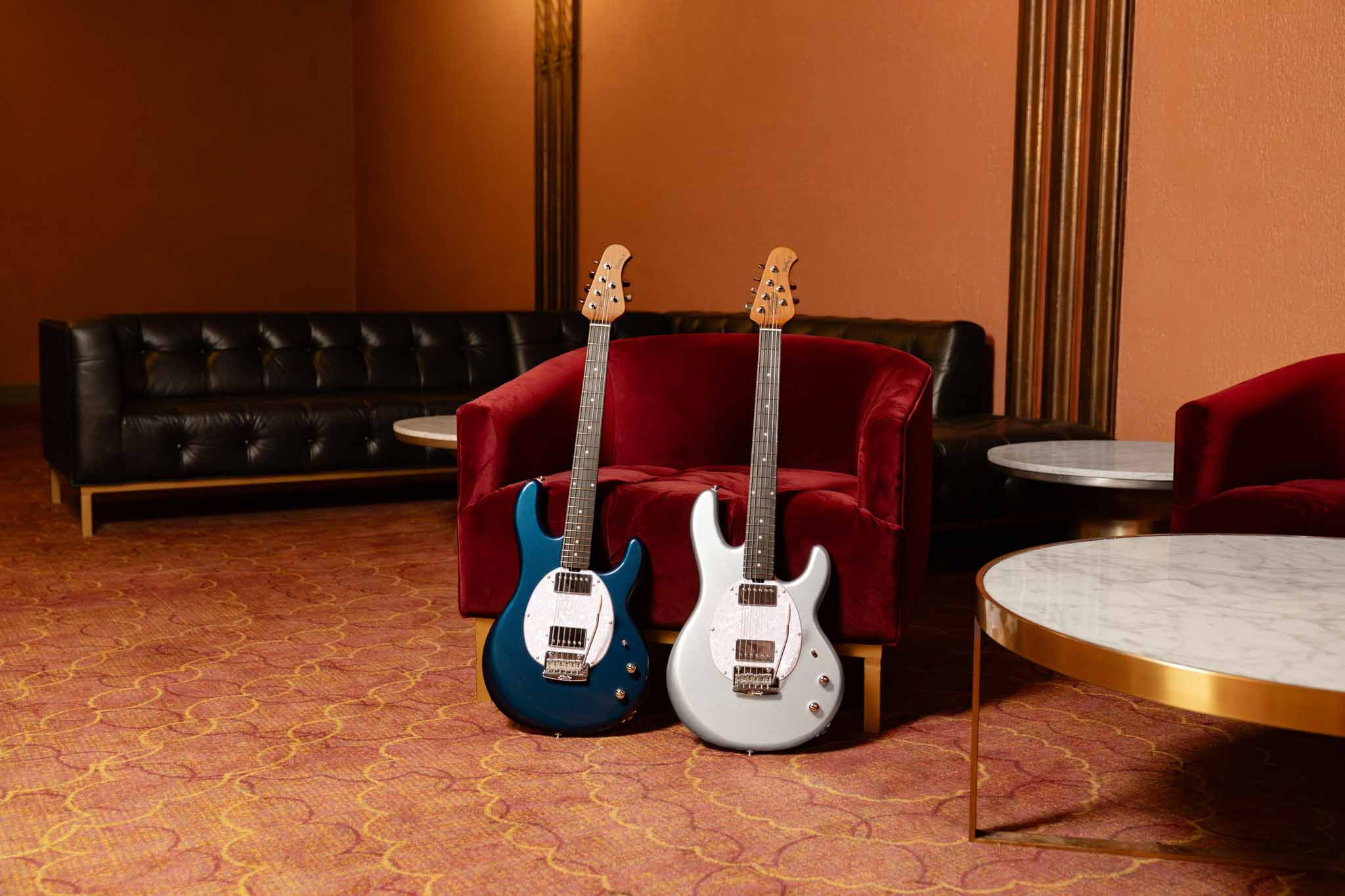 Basse Sterling by Music Man StingRay II Blue Pearl et Silver