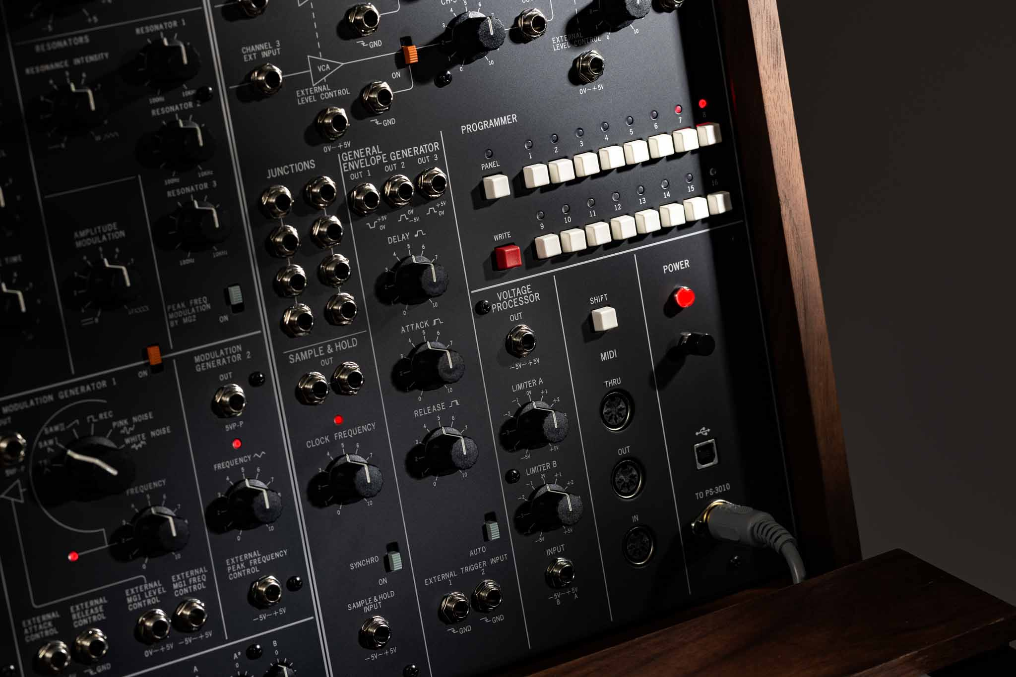 KORG_PS-3300_lifestyle2