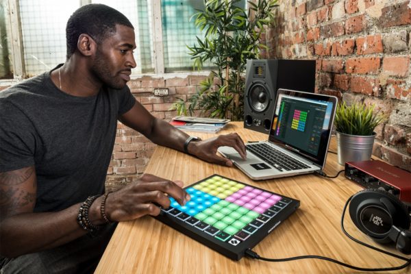 Launchpad-X_Lifestyle_3-r Launchpad-X_Lifestyle_3-r